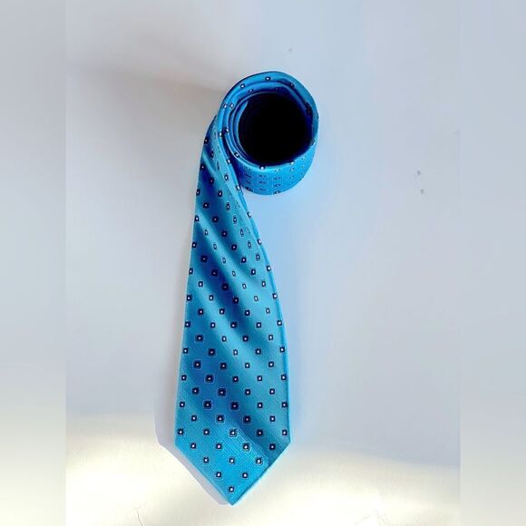 Roundtree & Yorke Other - Rountree & Yorke Trademark Tie blue with square pattern 100% Silk